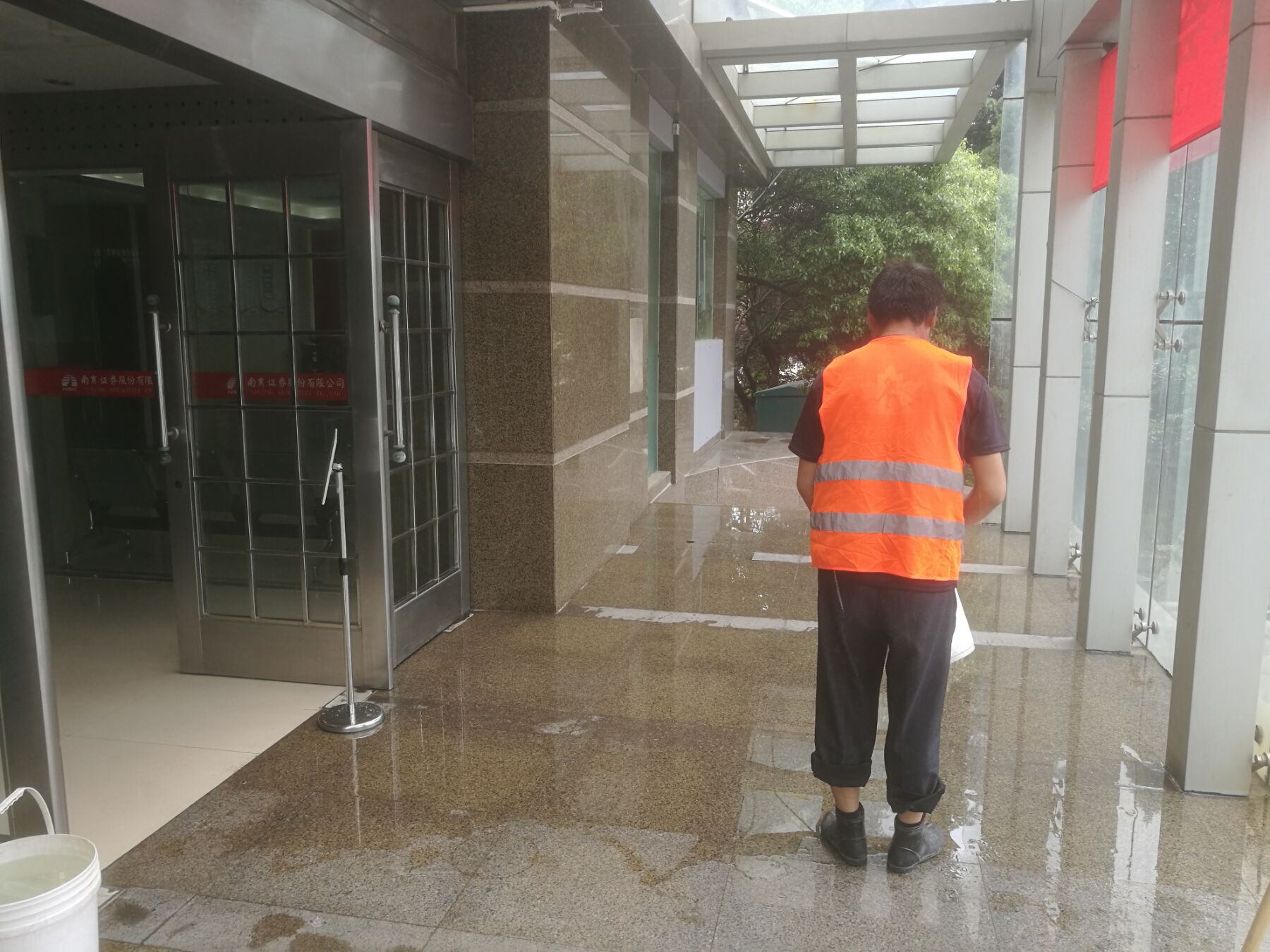 為客戶的地面防滑和日常生活提供便利